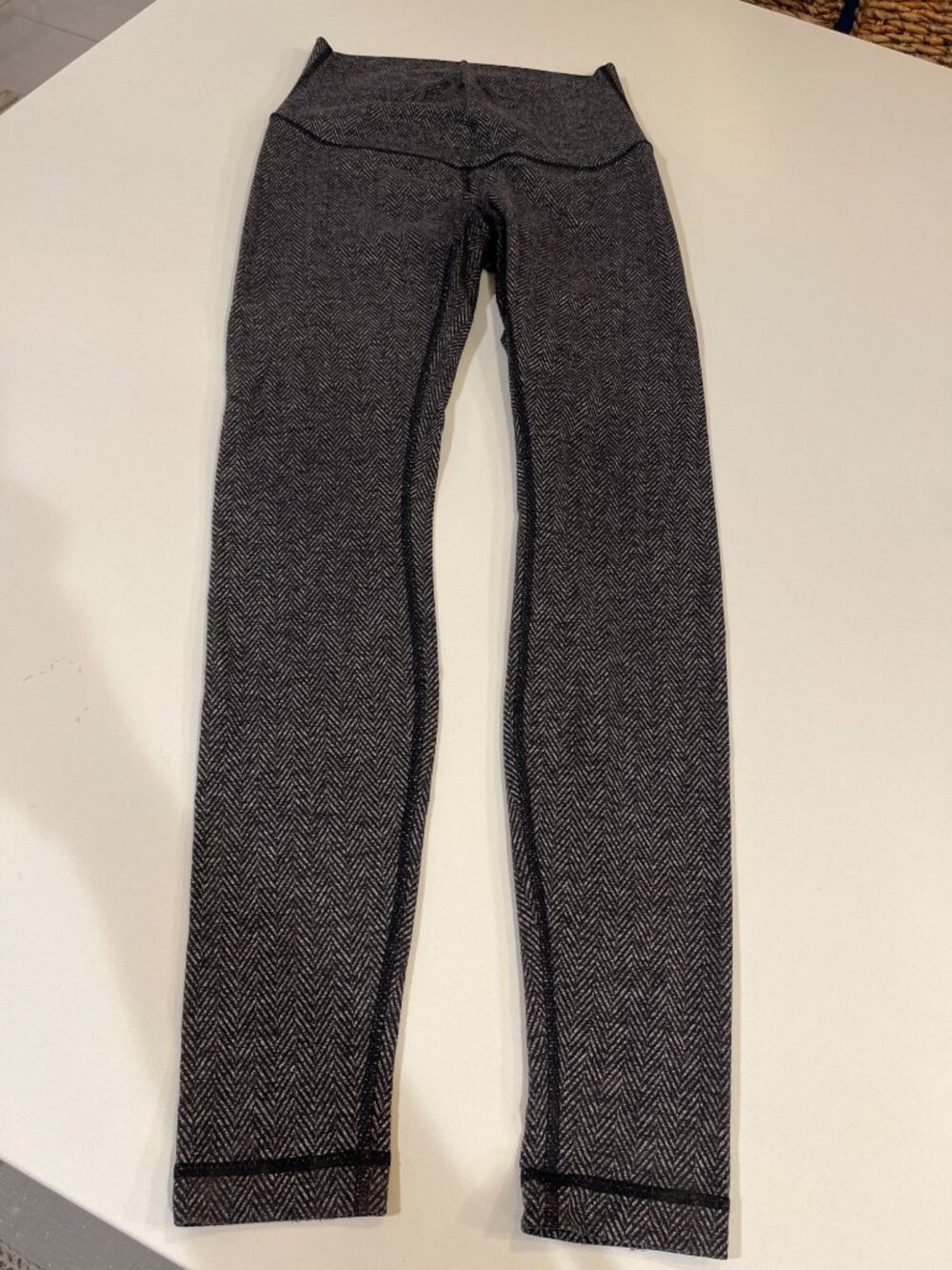 Herringbone Pattern High-Waist Leggings Size 6 Black & Gray Stretch Activewear